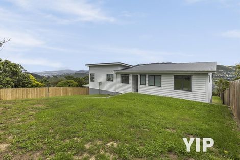 Photo of property in 4 Chapman Street, Newlands, Wellington, 6037