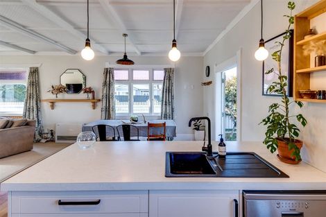 Photo of property in 1213 Caroline Road, Mayfair, Hastings, 4122