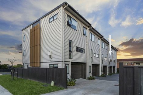 Photo of property in 2d Fowler Street, Northcote, Auckland, 0627
