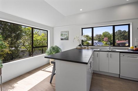 Photo of property in 1 Fairview Place, Westown, New Plymouth, 4310