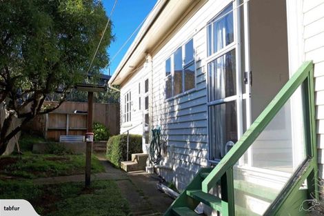 Photo of property in 11 Lucknow Terrace, Khandallah, Wellington, 6035