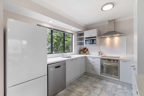 Photo of property in 5 Hocken Place, Mangere Bridge, Auckland, 2022