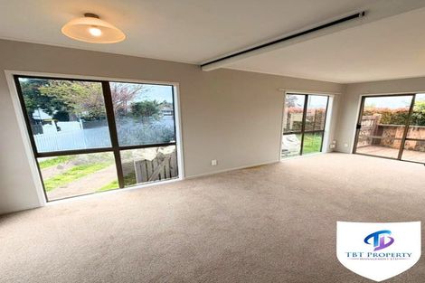 Photo of property in 8 Le Havre Place, Takanini, 2112
