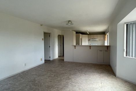 Photo of property in 4 Heversham Place, Glendene, Auckland, 0602