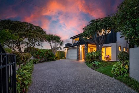 Photo of property in 2/91 Aberdeen Road, Castor Bay, Auckland, 0620