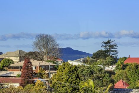Photo of property in 2/12 Mossop Rise, Glenfield, Auckland, 0629