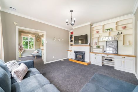 Photo of property in 6 Chatsworth Road, Silverstream, Upper Hutt, 5019