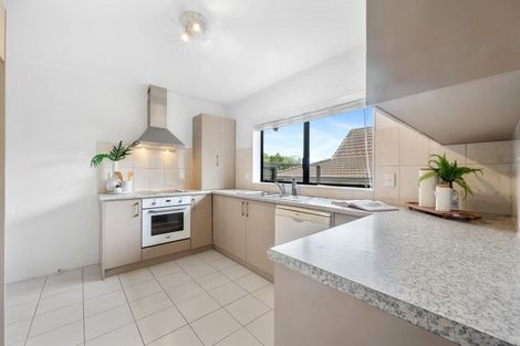 Photo of property in 2/98 Mirrabooka Avenue, Botany Downs, Auckland, 2010