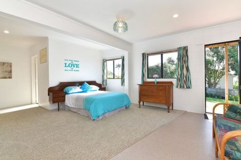 Photo of property in 1026 Whangaparaoa Road, Tindalls Beach, Whangaparaoa, 0930