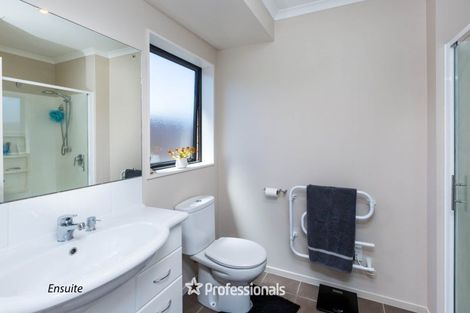 Photo of property in 9 Percy Kinsman Crescent, Riverstone Terraces, Upper Hutt, 5018