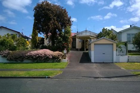 Photo of property in 14 Burns Street, Tawhero, Whanganui, 4501