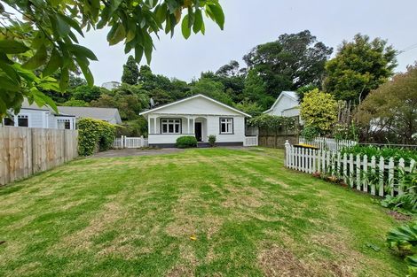 Photo of property in 22 Bracken Street, New Plymouth, 4310