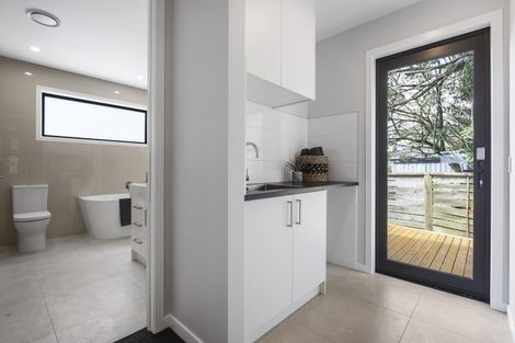 Photo of property in 7b Montrose Place, Highlands Park, New Plymouth, 4312