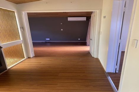 Photo of property in 2/13 Saddleback Rise, Murrays Bay, Auckland, 0630