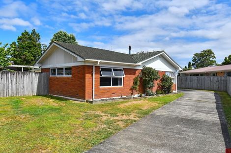 Photo of property in 16 Mccall Place, Opaheke, Papakura, 2113