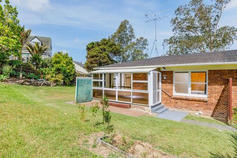 Photo of property in 2/53 Ayton Drive, Totara Vale, Auckland, 0629