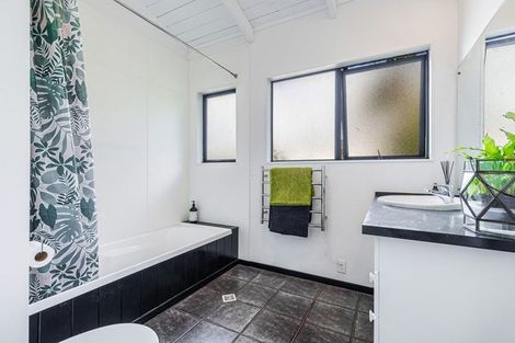 Photo of property in 10 Tokay Place, Huapai, Kumeu, 0810