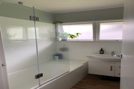 Photo of property in 2/4 Dewsbury Terrace, Castor Bay, Auckland, 0620