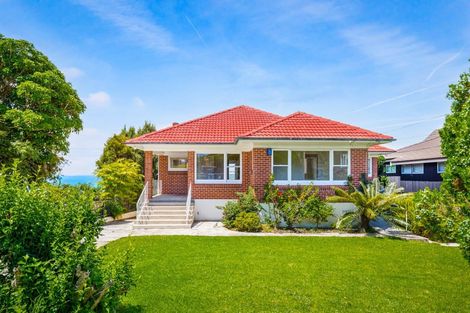 Photo of property in 70 Seacliffe Avenue, Narrow Neck, Auckland, 0622