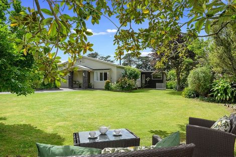 Photo of property in 723 Waitakere Road, Kumeu, 0891