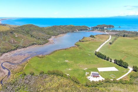 Photo of property in 102 Wharariki Road, Puponga, Collingwood, 7073