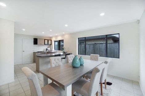 Photo of property in 20 Speyside Crescent, Flat Bush, Auckland, 2016