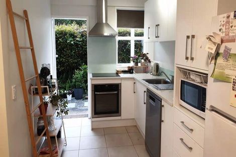 Photo of property in 3/2 Scarboro Terrace, Murrays Bay, Auckland, 0630