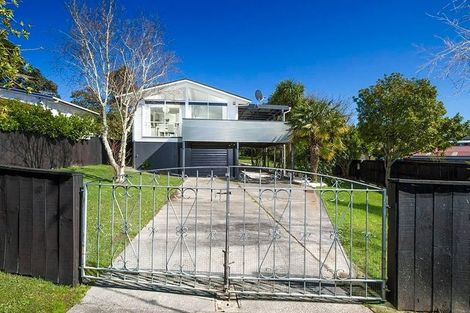 Photo of property in 26 Totaravale Drive, Totara Vale, Auckland, 0629