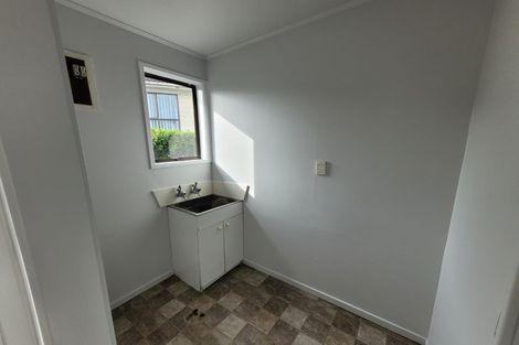 Photo of property in 2 Massine Place, Randwick Park, Auckland, 2105
