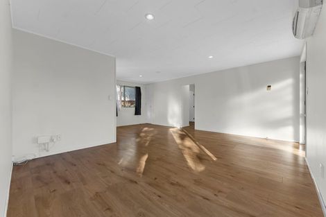 Photo of property in 81a Dundale Avenue, Blockhouse Bay, Auckland, 0600