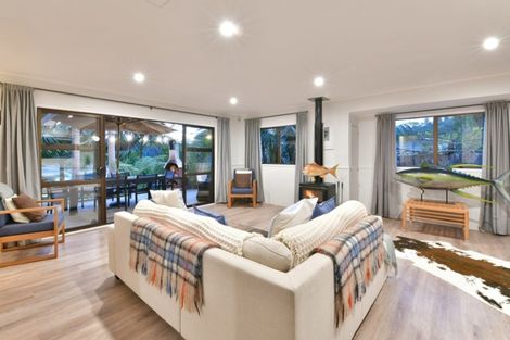 Photo of property in 258 Wade River Road, Wade Heads, Whangaparaoa, 0932