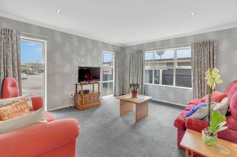 Photo of property in 12 Ruru Place, Levin, 5510