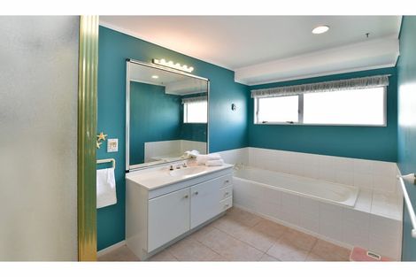 Photo of property in 16 Crampton Court, Orewa, 0931