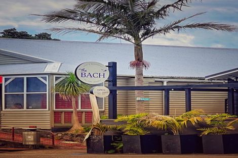 Photo of property in 1138 South Road, Oakura, 4314