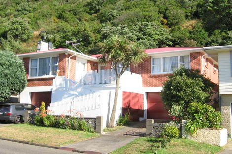 Photo of property in 34 Priscilla Crescent, Kingston, Wellington, 6021