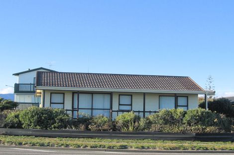 Photo of property in 106 Marine Parade, Otaki Beach, Otaki, 5512