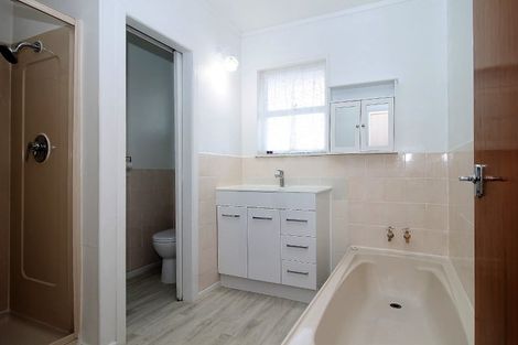 Photo of property in 13 Lyndhurst Road, Te Atatu South, Auckland, 0610