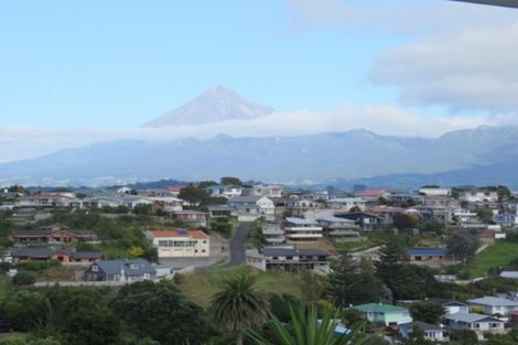 Photo of property in 6b Scott Street, Moturoa, New Plymouth, 4310