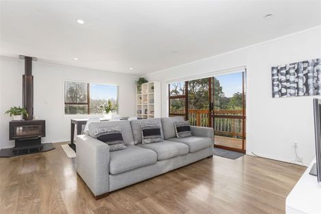 Photo of property in 5 Paruru Avenue, Northcote, Auckland, 0627