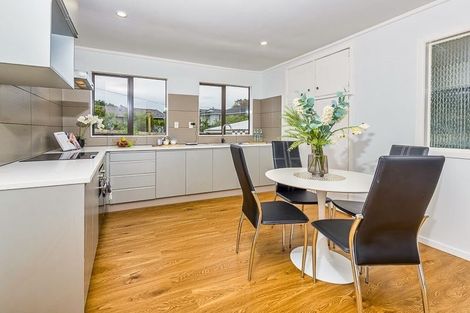 Photo of property in 114 Colwill Road, Massey, Auckland, 0614