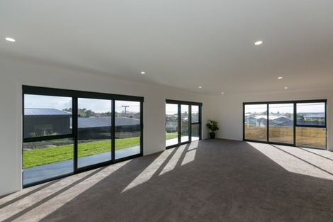 Photo of property in 3f Honeyfield Drive, Whalers Gate, New Plymouth, 4310