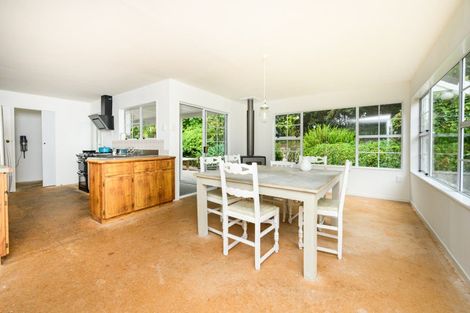 Photo of property in 210 Old West Road, Turitea, Palmerston North, 4472