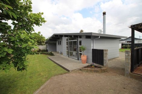 Photo of property in 9 Walker Crescent, Bulls, 4818