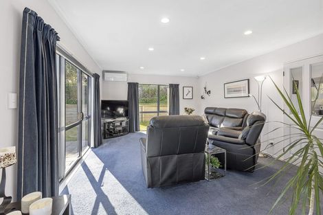Photo of property in 9 Kilkelly Close, Tawa, Wellington, 5028