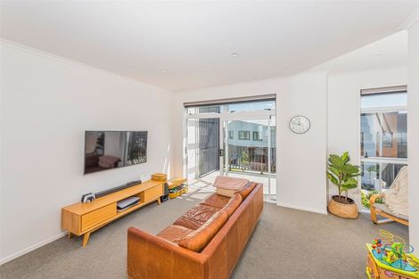 Photo of property in 25 Marine Parade, Hobsonville, Auckland, 0616