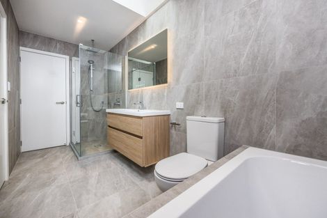 Photo of property in 3/94 Target Road, Totara Vale, Auckland, 0629