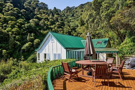 Photo of property in 55 Rona Street, Eastbourne, Lower Hutt, 5013