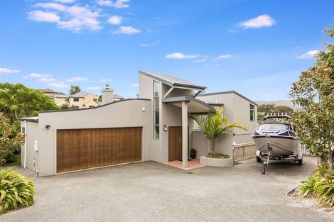 Photo of property in 18 Petrel Lane, Whitby, Porirua, 5024