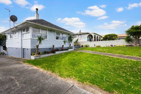 Photo of property in 5 Thomas Rea Place, Te Atatu South, Auckland, 0610