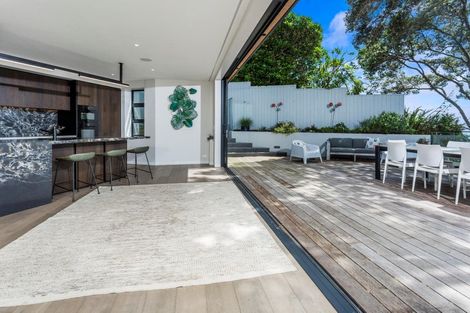 Photo of property in 2 Old Lake Road, Narrow Neck, Auckland, 0624